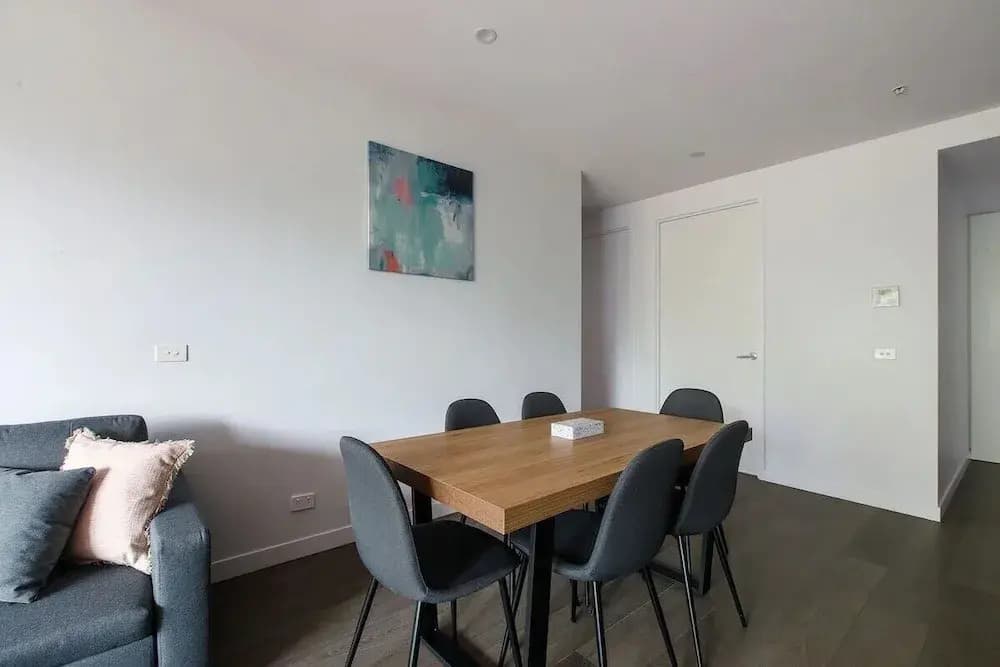 A 3BR Apt Next to Melbourne Zoo, Free Parking - photo 10