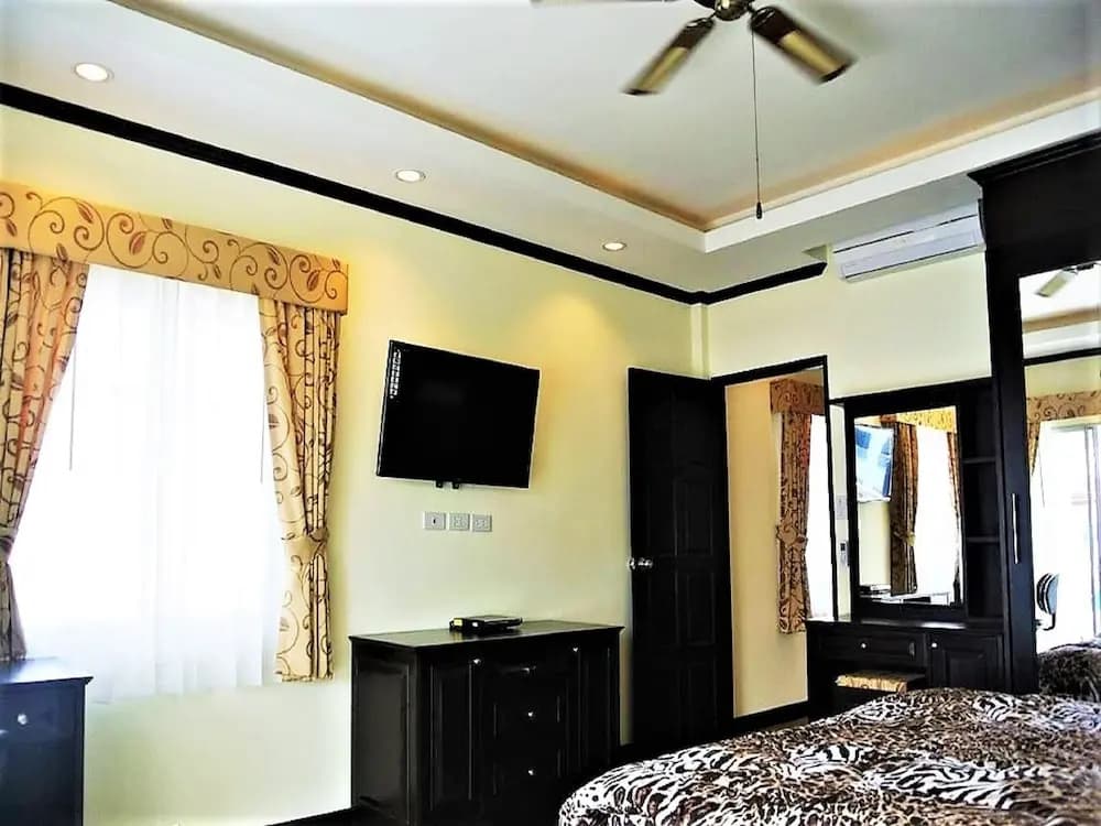 Pool View Apartment - photo 1