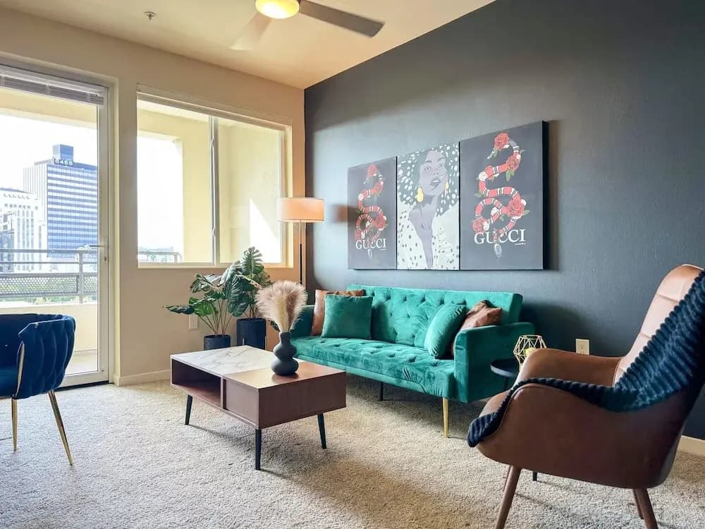 Beautiful 1 BR in LA Gym Pool 10mins to Cedar - photo 13