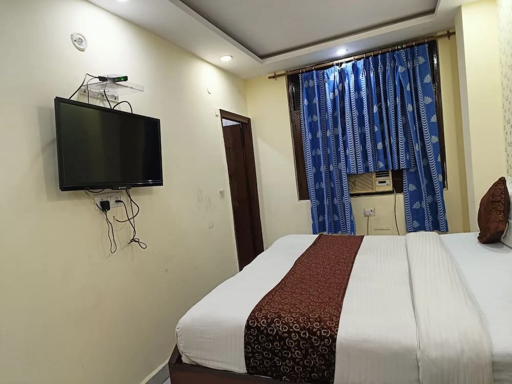 Hotel Amba Deluxe - photo 8