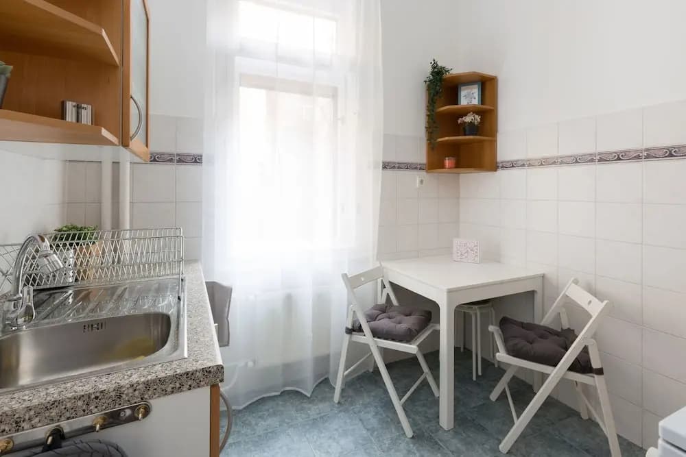 Metro Central Apartment - photo 9
