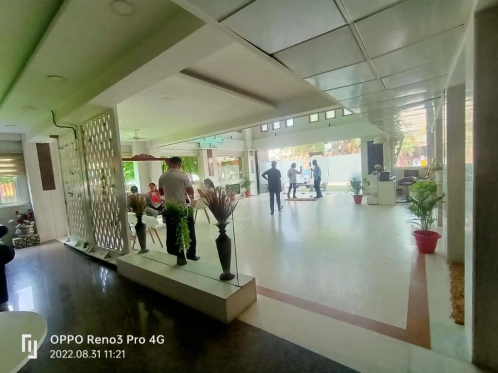 Phoenix Suites - photo 2