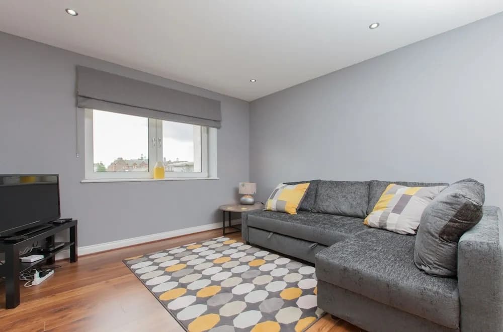 Homely, Hi-tech Modern Flat With Parking and gym - photo 10
