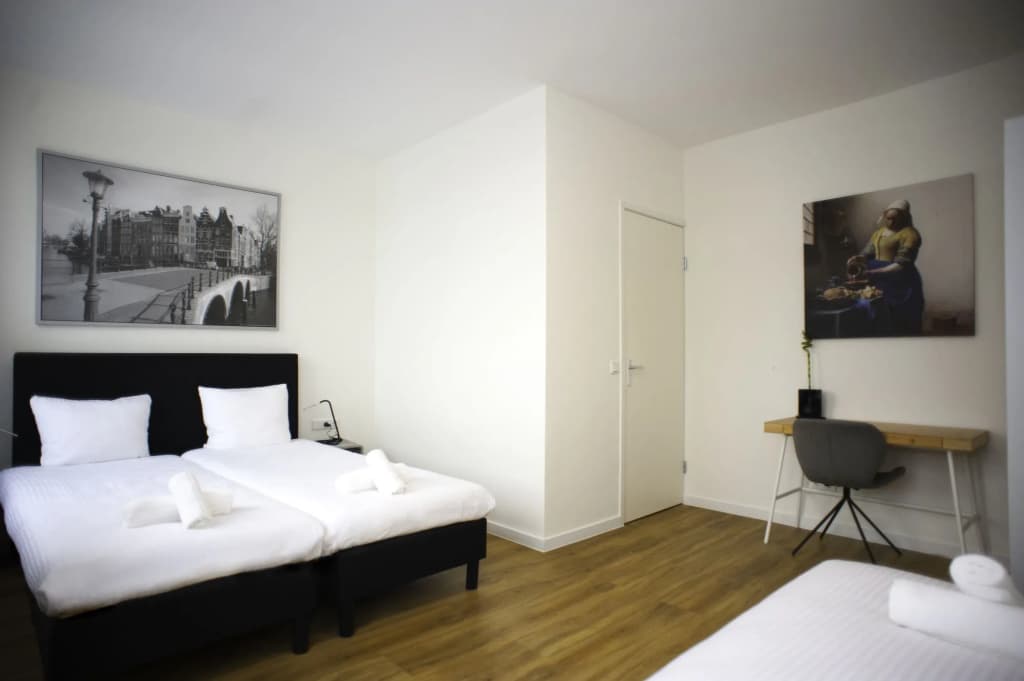I Hotel - photo 2