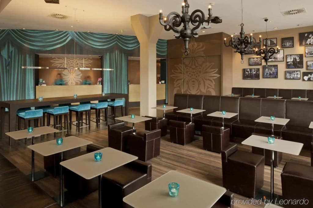 Motel One Berlin-Ku'Damm - photo 13