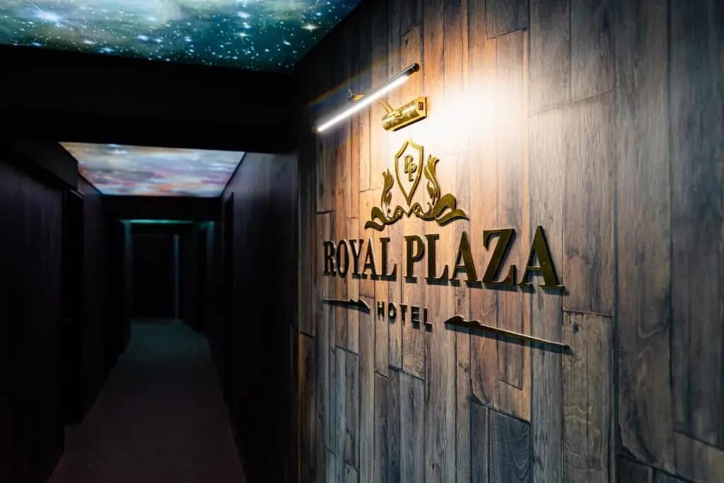 Royal Plaza Hotel - photo 13