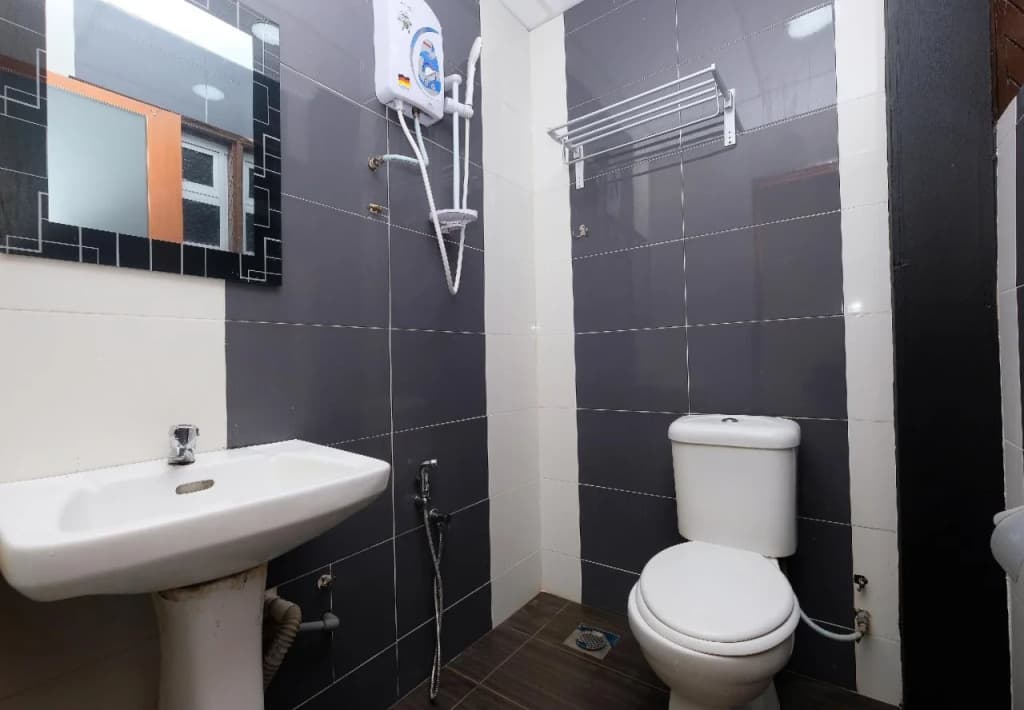 OYO 1104 Q Hotel - photo 7