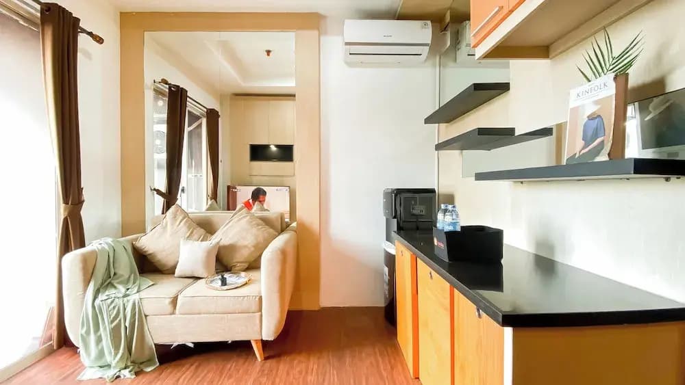 Good Choice and Homey 2BR Apartment at Belmont Residence Puri - photo 5