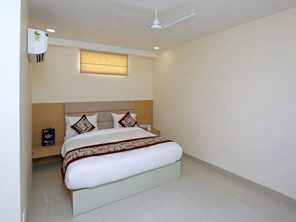 Capital O 12674 Hotel Grand Suites - photo 4