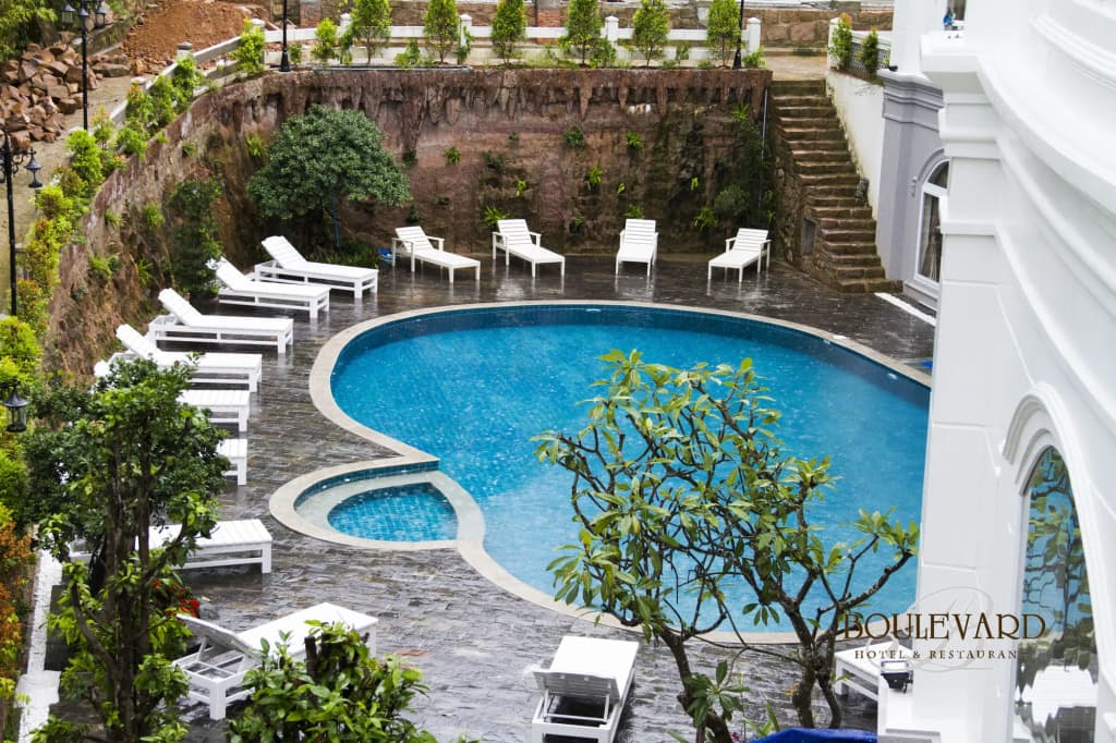 Boulevard Hotel - photo 16