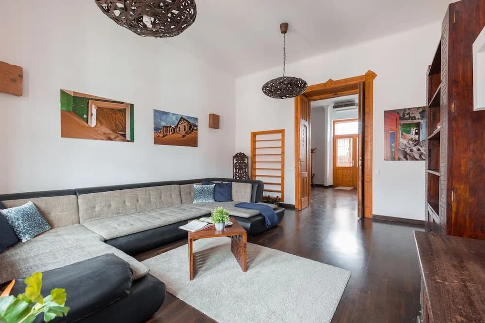 Supercentral Spacious Apartment - photo 2