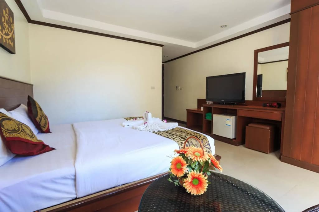Sharaya Patong Hotel - photo 2