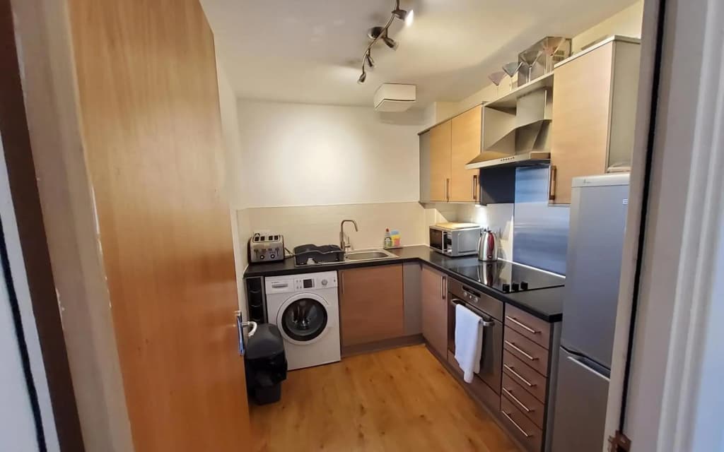 4 Separate Beds, Sleeps 6, Beautiful 2 bed Apt - photo 9