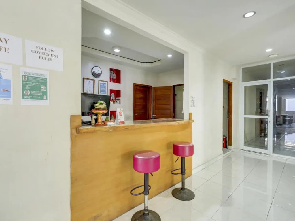 OYO 3950 The Ratna Hotel - photo 2