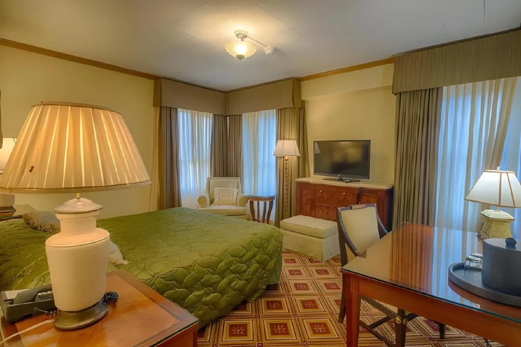 Embassy Hotel - photo 3
