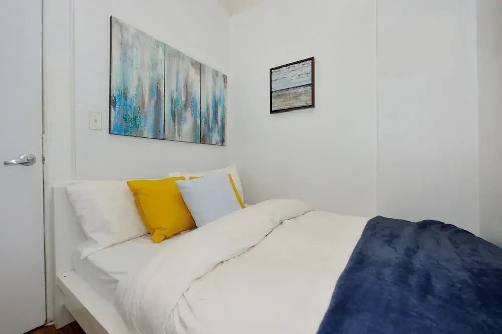 Midtown West Furnished Apartment 3BR Perfect Share - photo 12