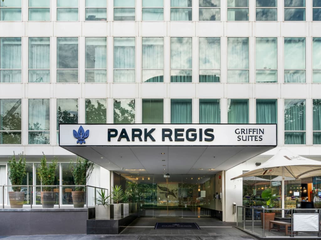Park Regis Griffin Suites - photo 1