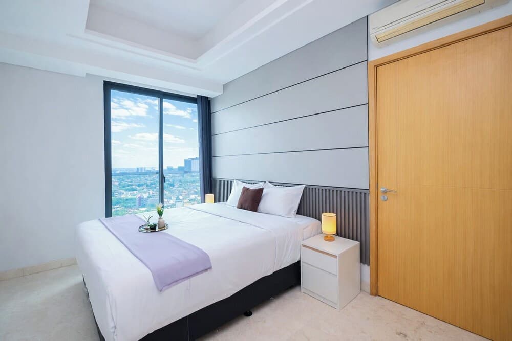 White Tone 2Br With City View At Capitol Suites Apartment - photo 16