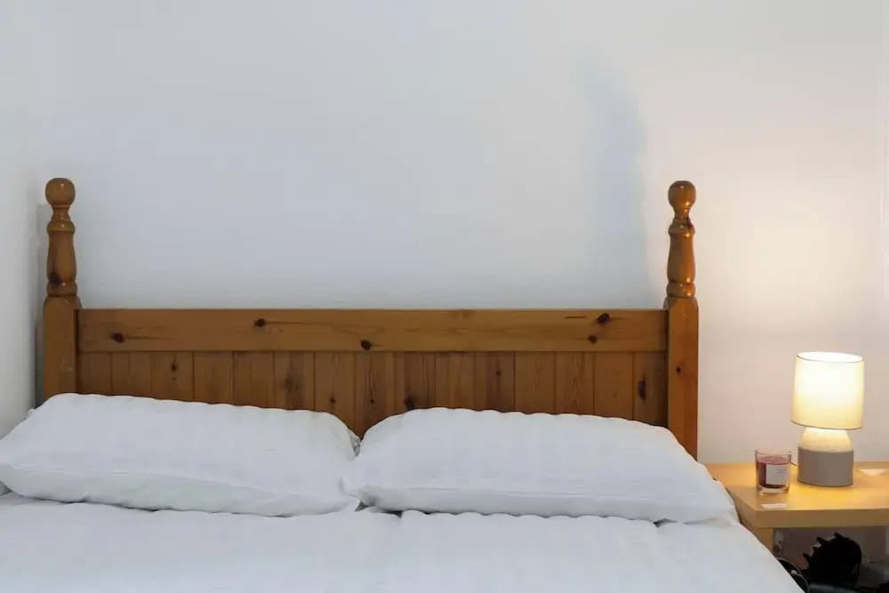 Bright 2 Bedroom Flat on Leith Walk - photo 4