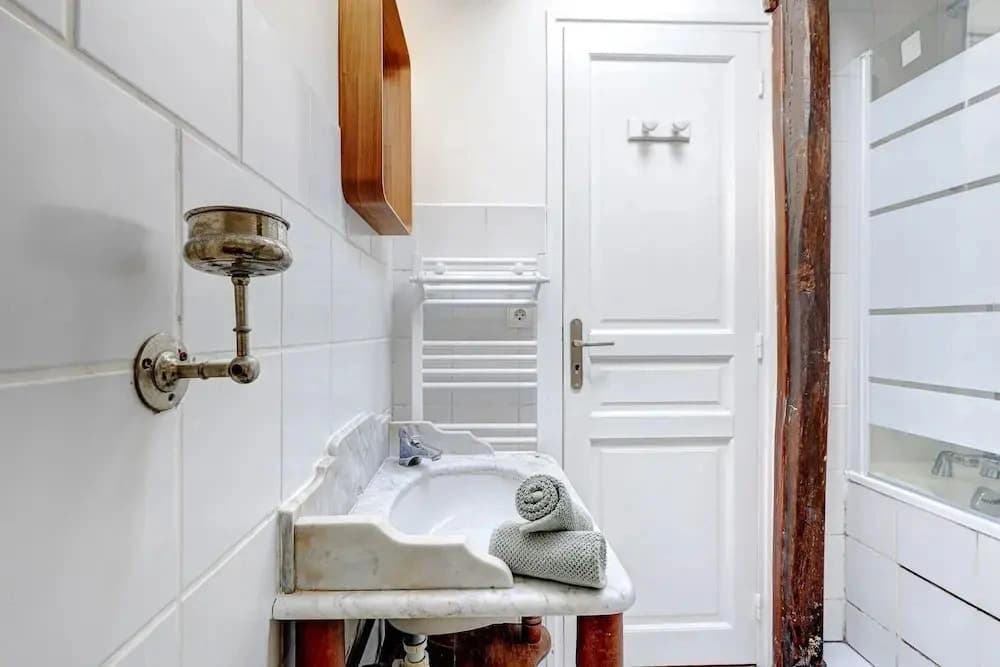 Comfortable 1BR in Latin Quarter - photo 8