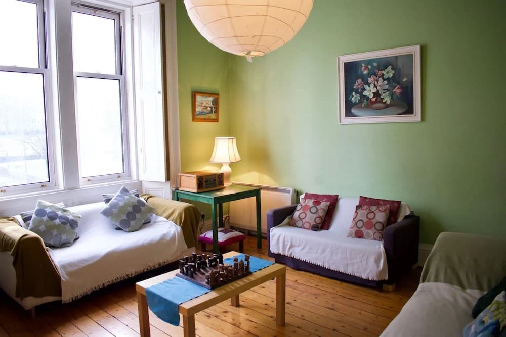 Traditional 3 Bedroom Apartment in Bruntsfield - photo 3