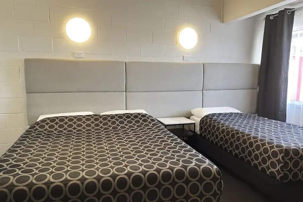 Jolly Knight Motel - photo 1