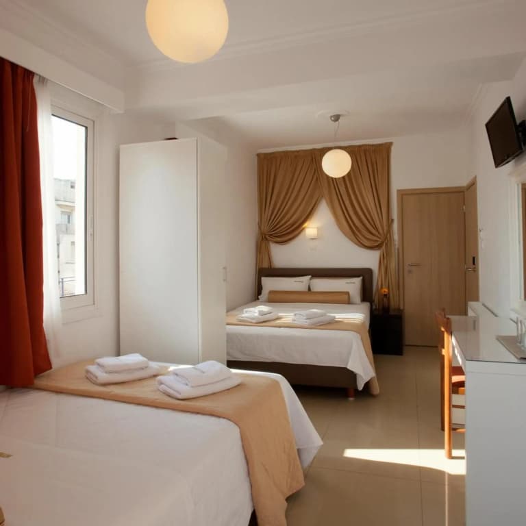 Metropolis Hotel - photo 19