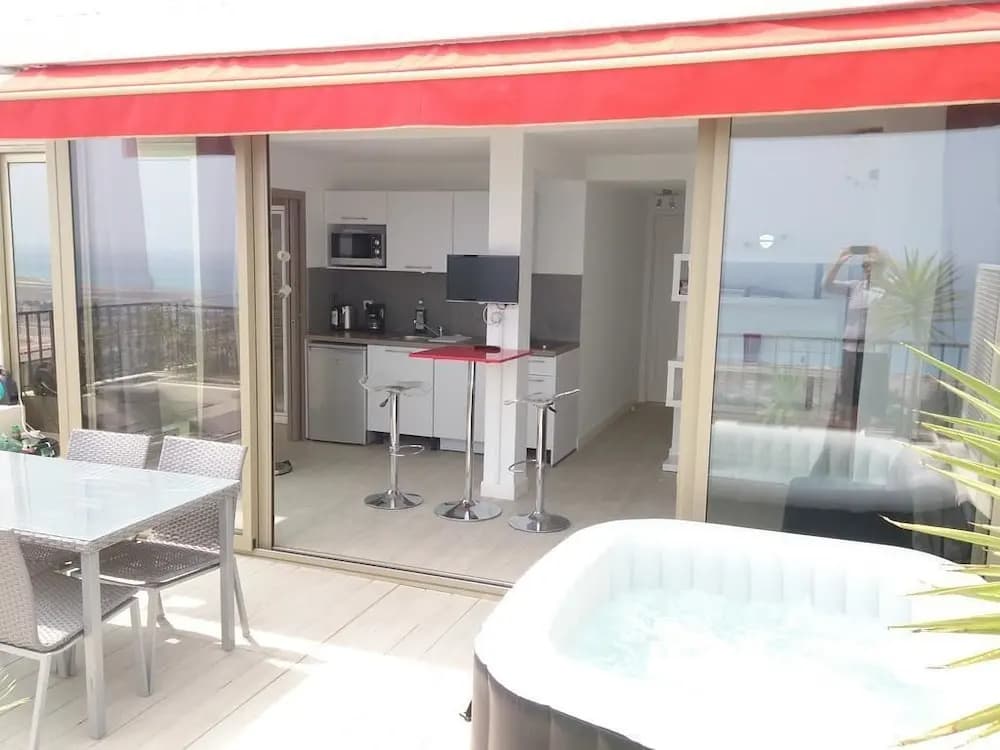 Amazing studio with big terrace, Jacuzzi and Sea View in Fabron in Nice - photo 6