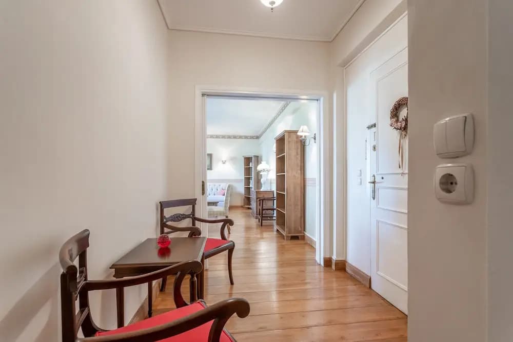 Beautiful 3rd floor flat - photo 13