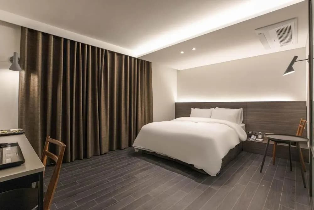 H hotel - photo 3