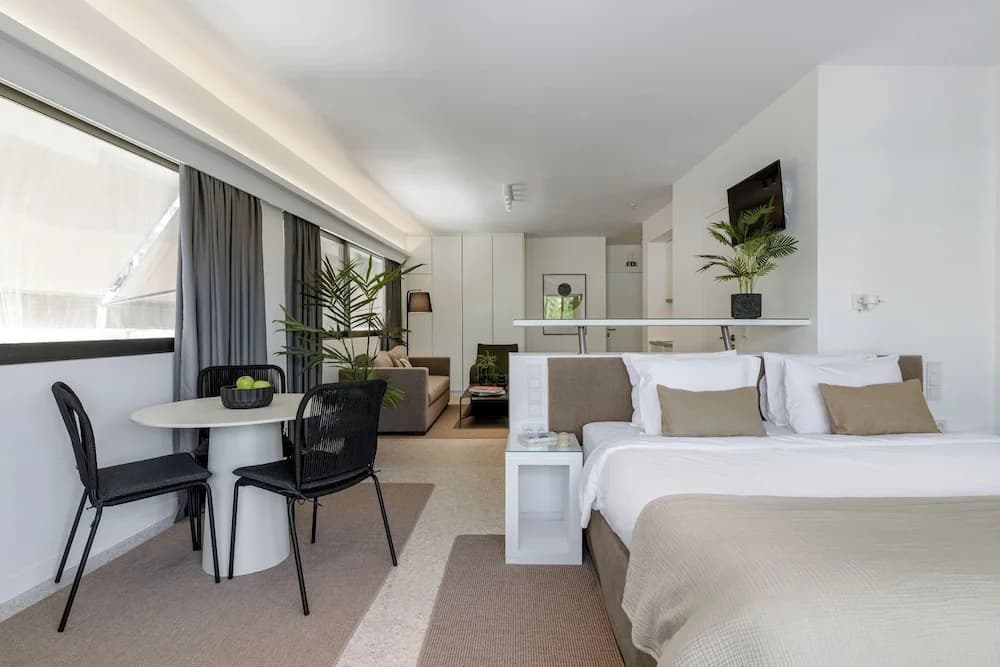 Momo Suites Acropolis by Aura Homes - photo 1