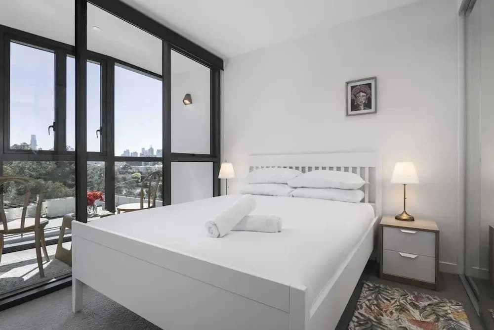 Bright South Yarra Flat With Balcony - photo 1