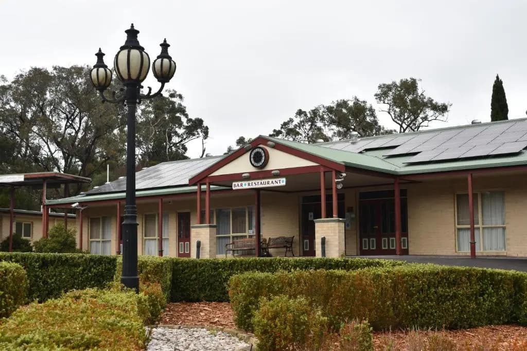 Sanctuary House Healesville Motel - photo 1