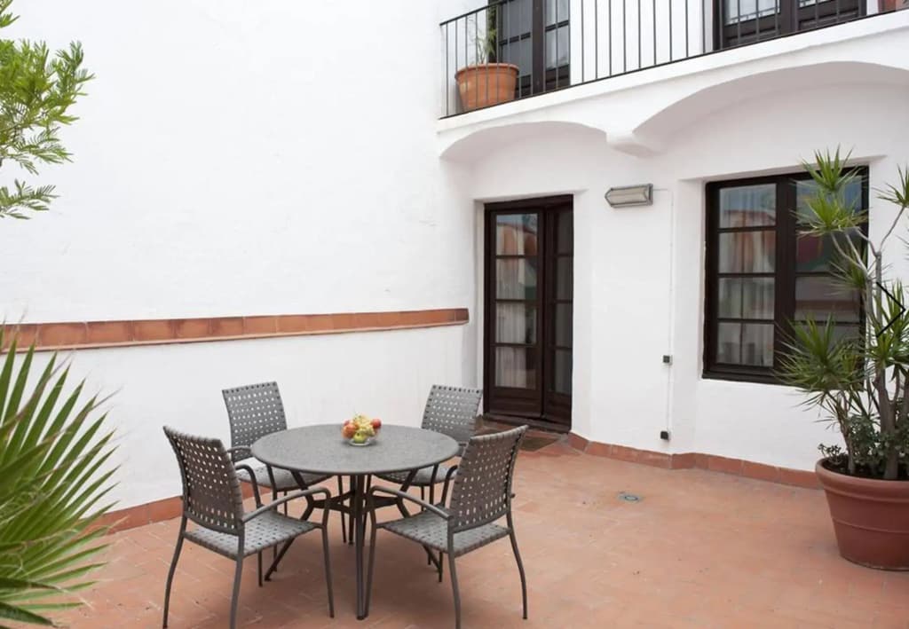 Aspasios Plaza Real Apartments - photo 10