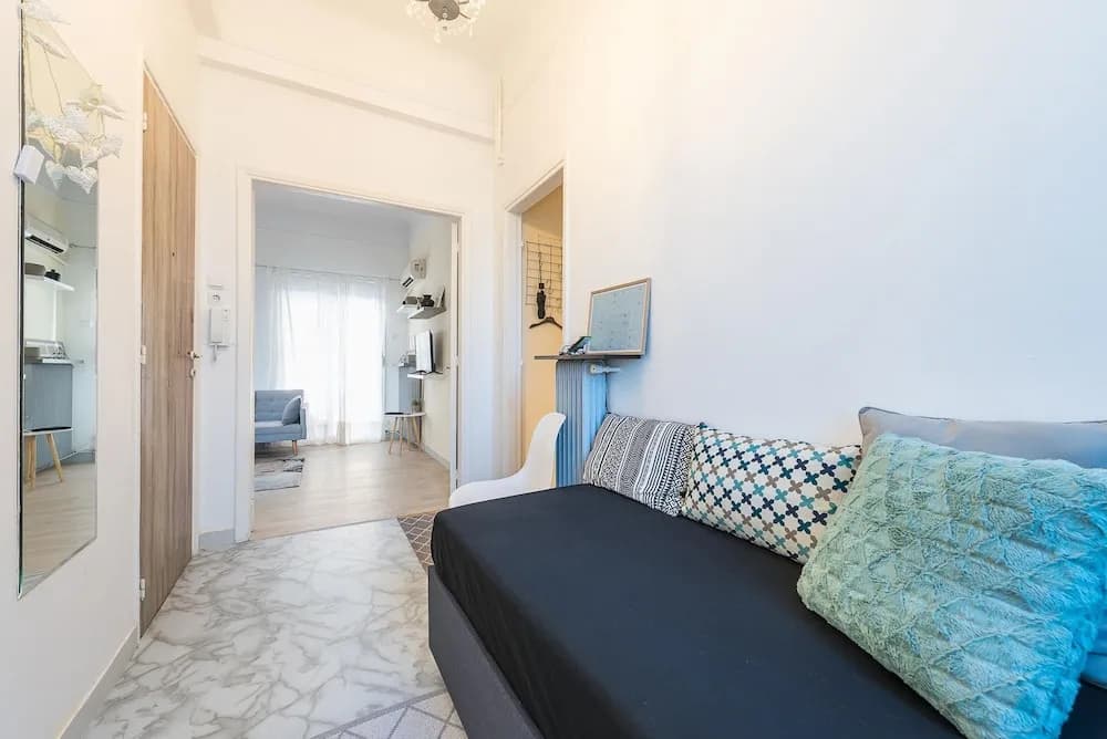 Stylish 1BR Retreat in Central Athens - photo 3