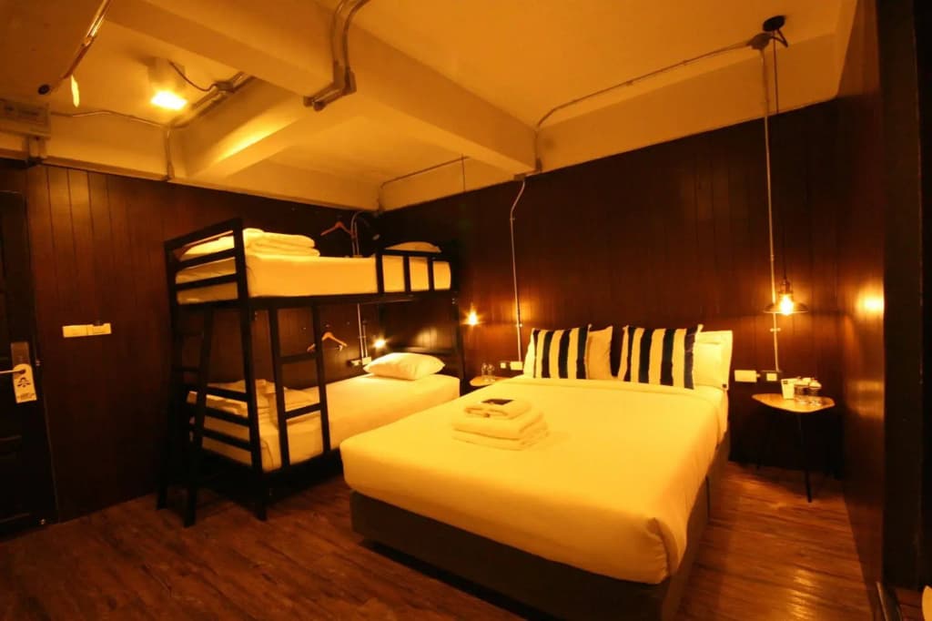 STrips the Poshtel - Hostel - photo 17