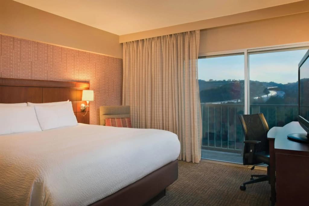 Courtyard by Marriott Los Angeles - Sherman Oaks - photo 4