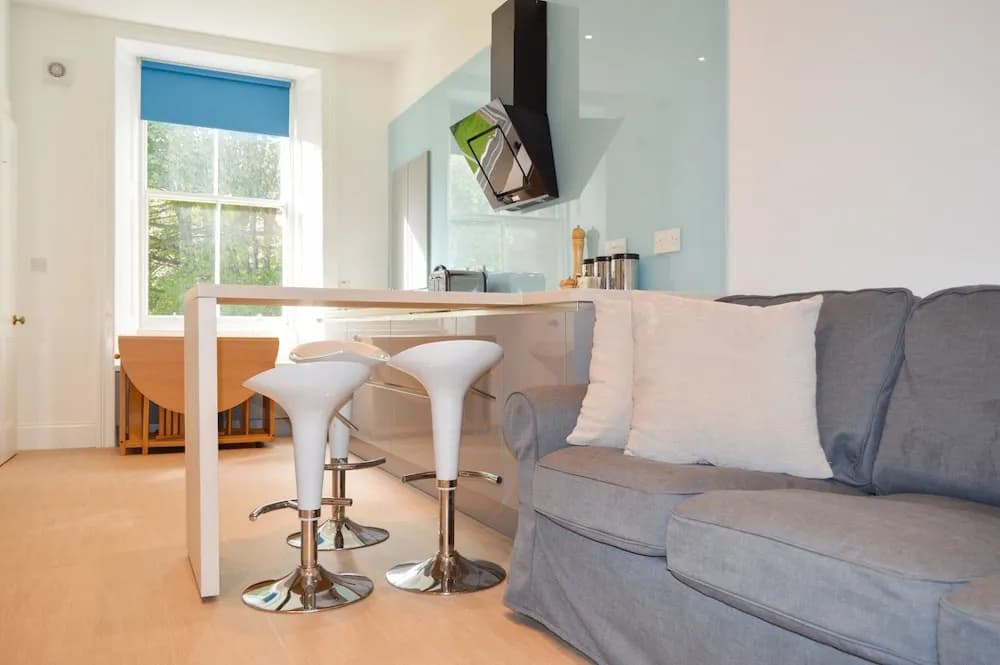 Modern 3 Bedroom Home in Morningside - photo 2