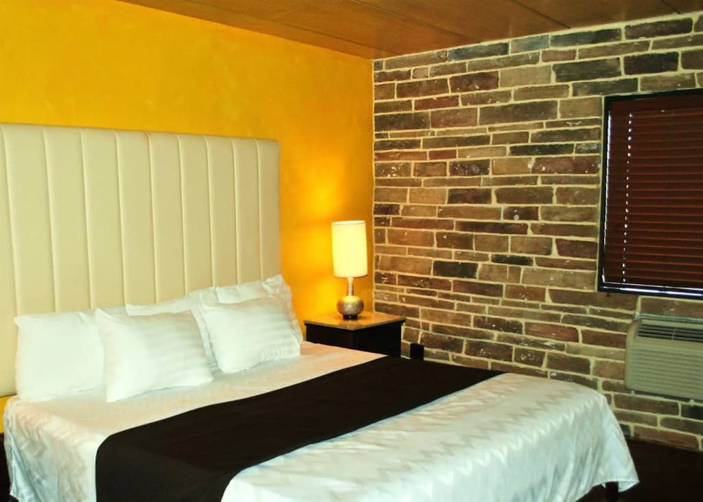 Surfside Motel - photo 2
