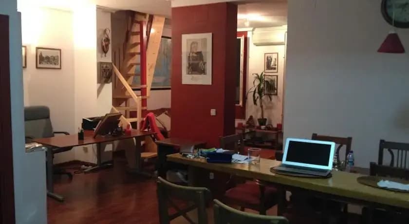 Cozy Central Apartment - photo 9