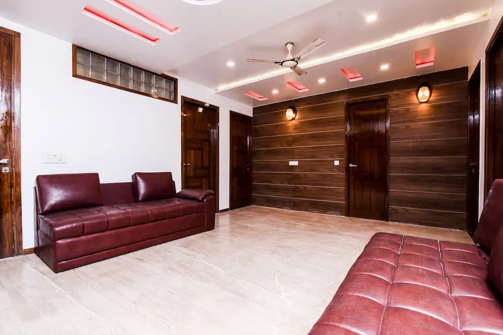 Oyo Flagship 16044 Sector 18 - photo 2