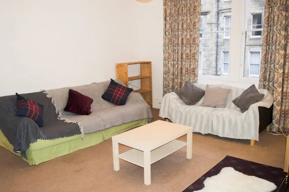 Spacious 3 Bedroom Flat in Marchmont - photo 19