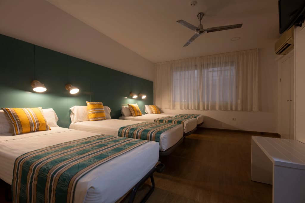 Yomo Hostal BCN Port - photo 9