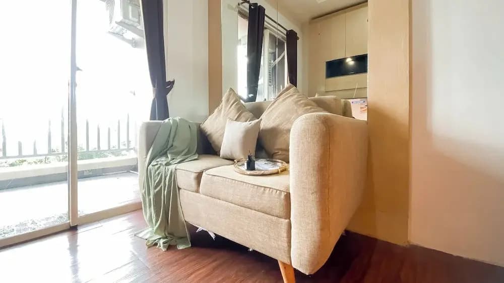 Good Choice and Homey 2BR Apartment at Belmont Residence Puri - photo 4