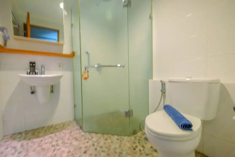 Premium 3BR Hampton's Park Apartment By Travelio - photo 8