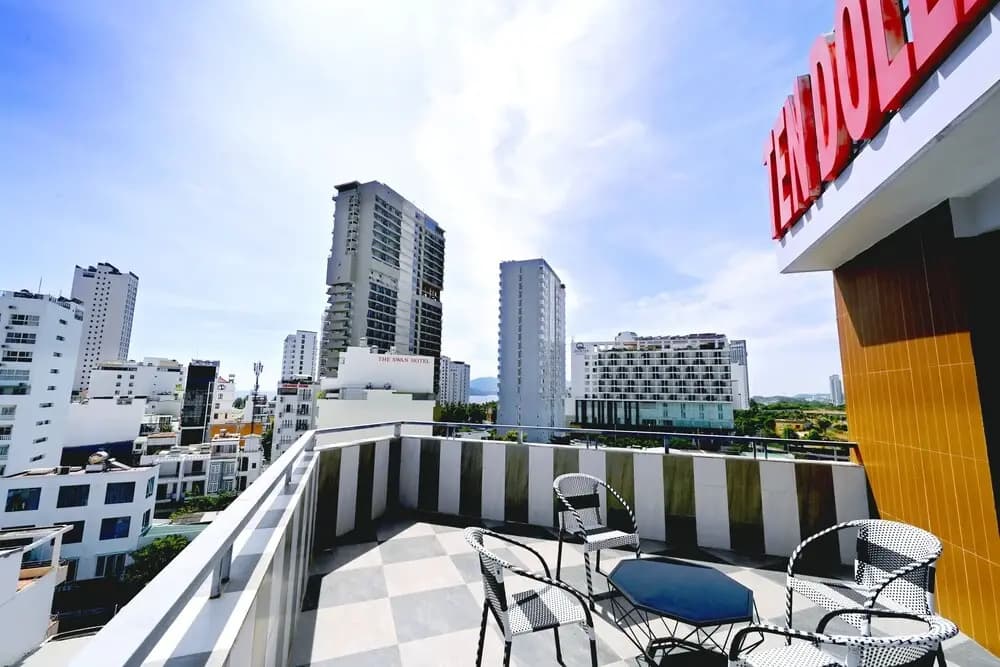 Ten Dollars Hotel - photo 13