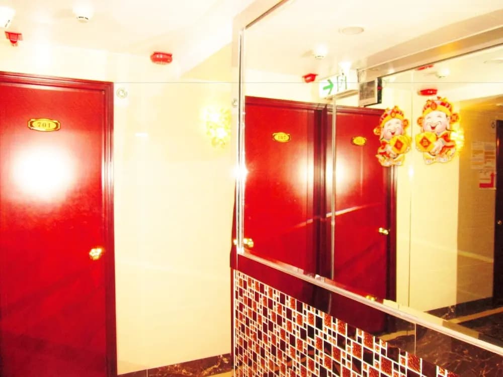 Peace Guest House - Hong Kong - photo 9