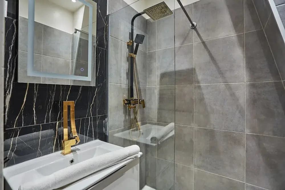 Superb Eiffel Tower Terrace Apartment - photo 8