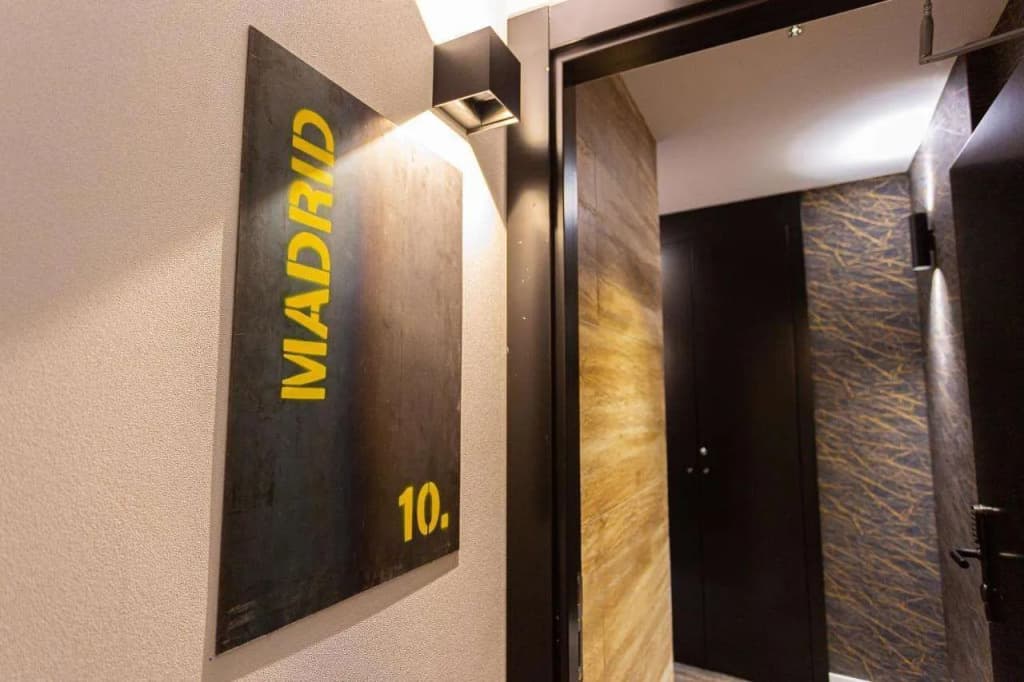 Fly Rooms Madrid Airport - photo 10