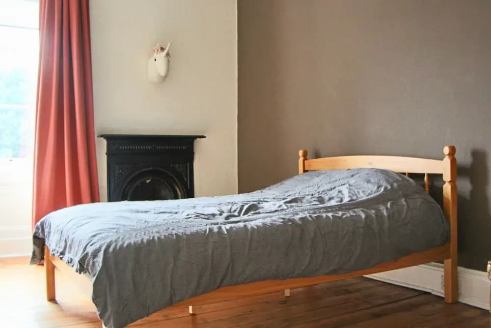 Large 3 Bedroom Apartment in Canonmills - photo 2